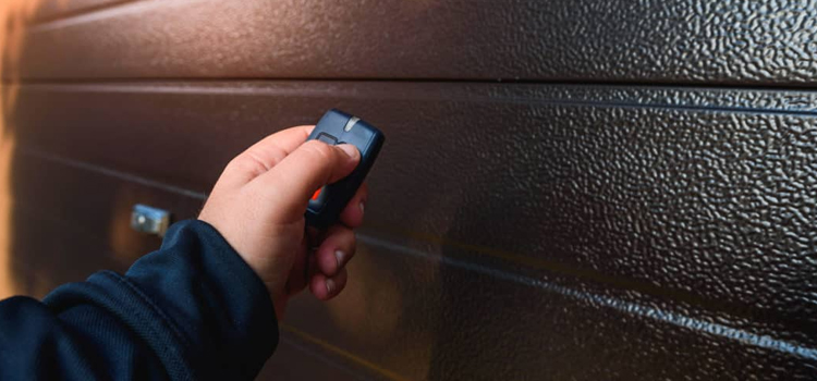 automatic door opener with remote control in Fruit Cove